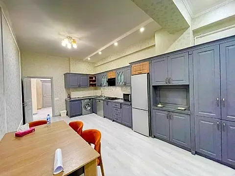 Kirayə verilir 4 otaqlı mənzil 170 m² — Bakı 4 otaq 170.00 m²