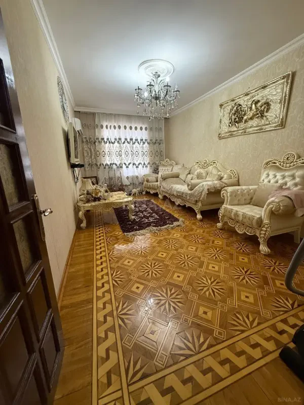 Satılır 5 otaqlı mənzil 132 m²