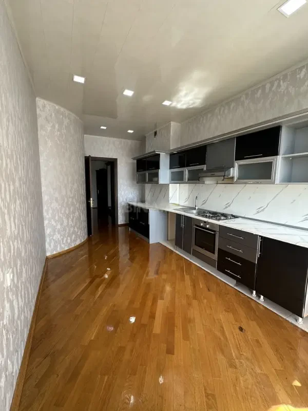 Satılır 3 otaqlı mənzil 160 m²