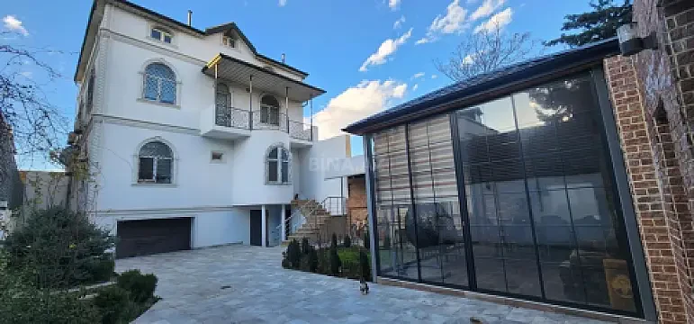 Satılır 5 otaqlı həyət evi 310 m² — Bakı, Memar Əcəmi yanı 5 otaq 310.00 m²
