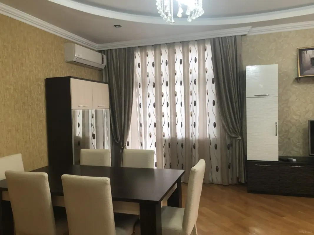 Kirayə verilir 4 otaqlı mənzil 170 m²