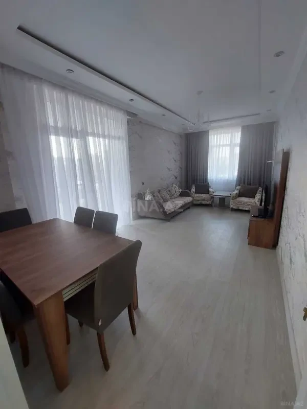 Kirayə verilir 2 otaqlı mənzil 90 m²