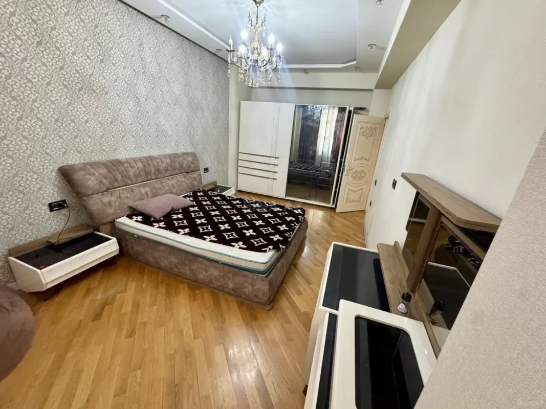 Kirayə verilir 2 otaqlı mənzil 86 m²