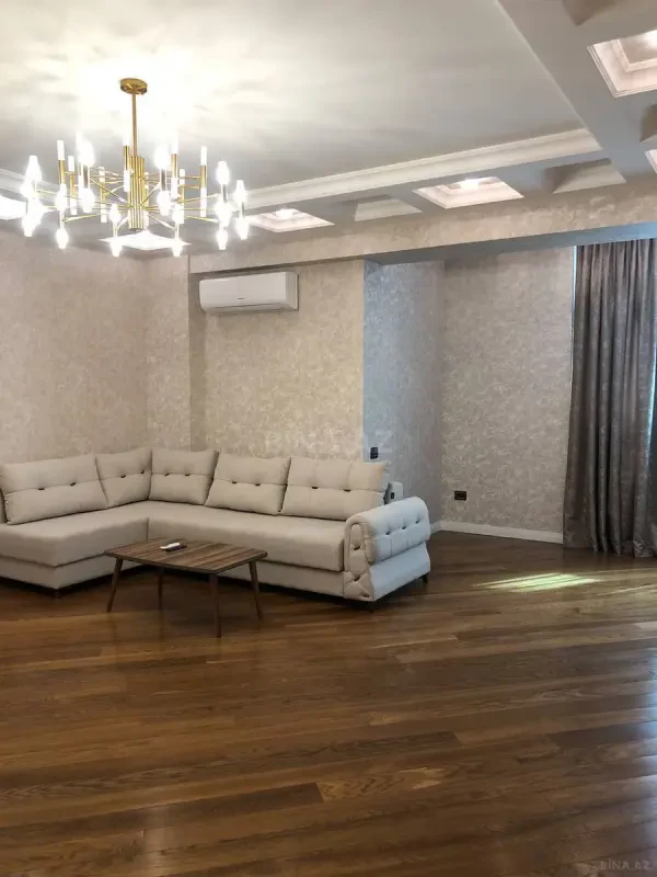 Kirayə verilir 3 otaqlı mənzil 150 m²