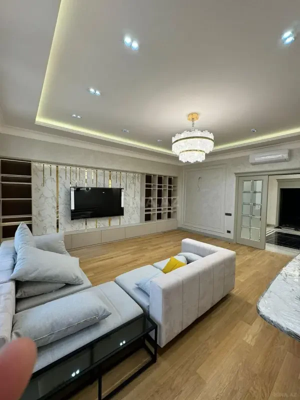 Kirayə verilir 3 otaqlı mənzil 180 m²