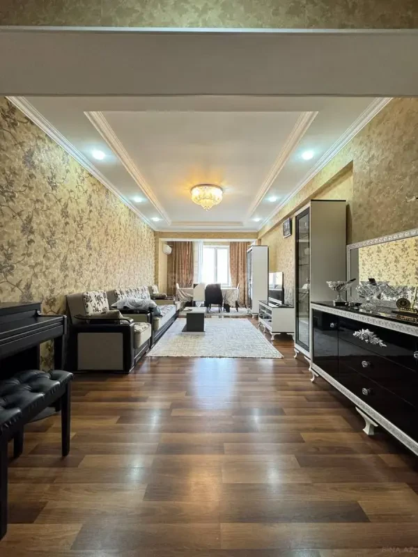 Satılır 3 otaqlı mənzil 130 m²
