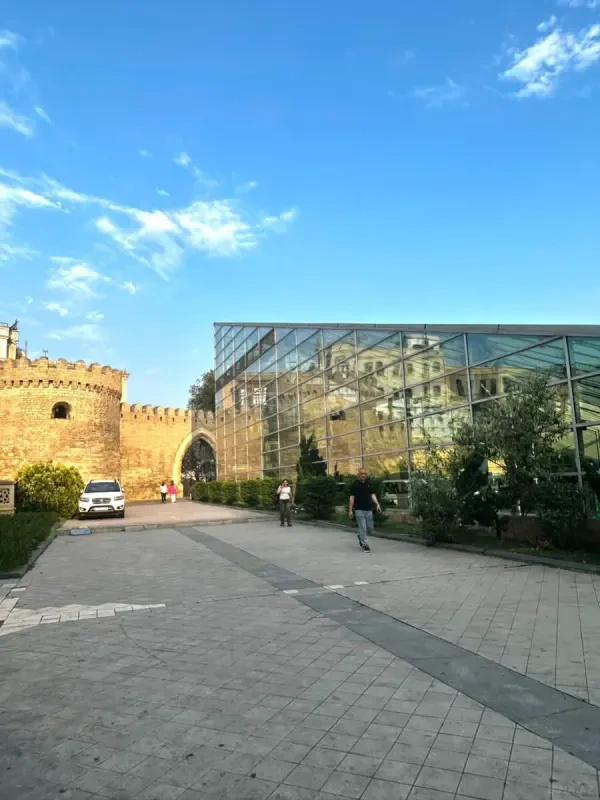 Satılır 7 otaqlı mənzil 130 m²