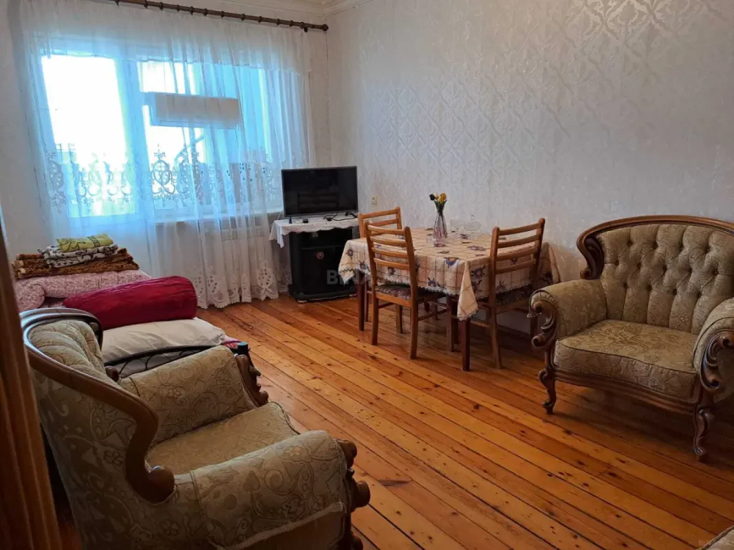 Kirayə verilir 2 otaqlı mənzil 75 m²