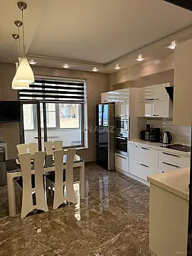 Kirayə verilir 3 otaqlı mənzil 150 m² — Bakı, Nizami 3 otaq 150.00 m²