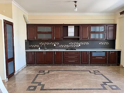 Kirayə verilir 3 otaqlı mənzil 135 m² — Bakı, İnşaatçılar 3 otaq 135.00 m²