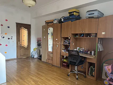 Kirayə verilir 5 otaqlı mənzil 285 m² — Bakı 5 otaq 285.00 m²