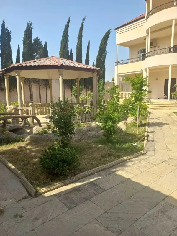 Kirayə verilir 9 otaqlı həyət evi 600 m²