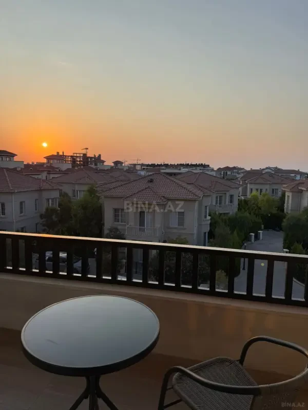Kirayə verilir 2 otaqlı mənzil 105 m²