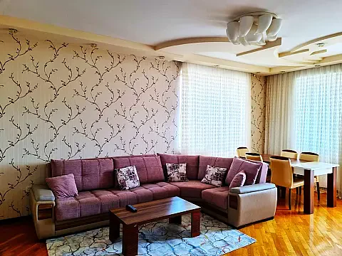 Kirayə verilir 3 otaqlı mənzil 135 m² — Bakı 3 otaq 135.00 m²