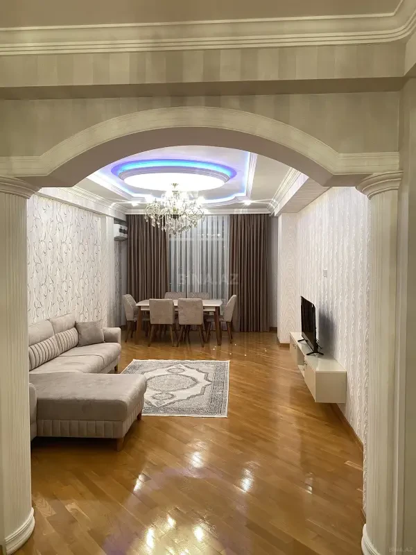 Kirayə verilir 2 otaqlı mənzil 105 m²