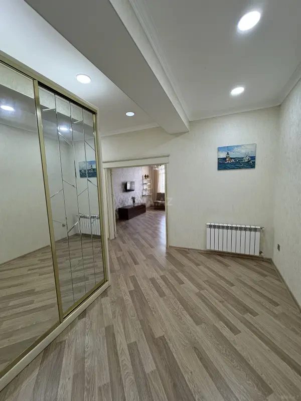 Kirayə verilir 3 otaqlı mənzil 128 m²