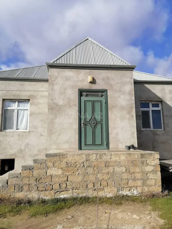 Satılır 5 otaqlı həyət evi 200 m²