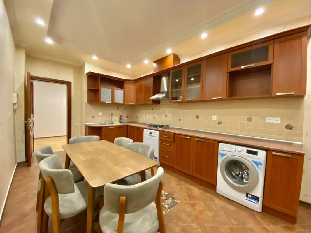 Kirayə verilir 3 otaqlı mənzil 130 m²