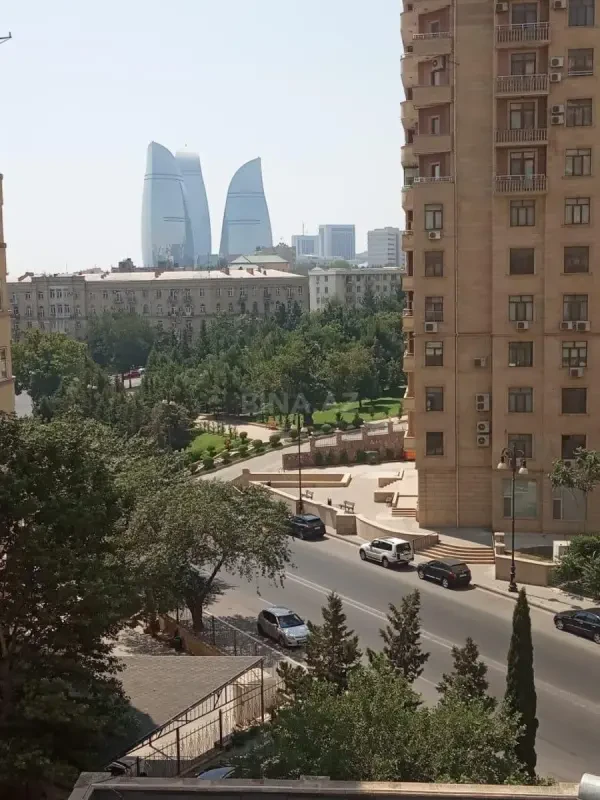 Kirayə verilir 4 otaqlı mənzil 100 m²