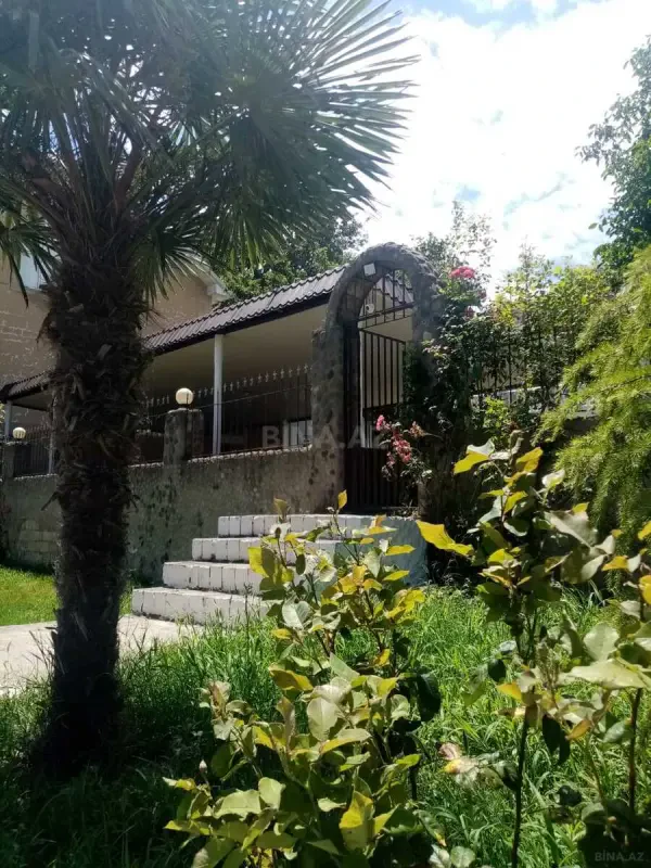 Satılır obyekt 300 m²