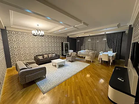 Kirayə verilir 4 otaqlı mənzil 220 m² — Bakı, Nizami 4 otaq 220.00 m²