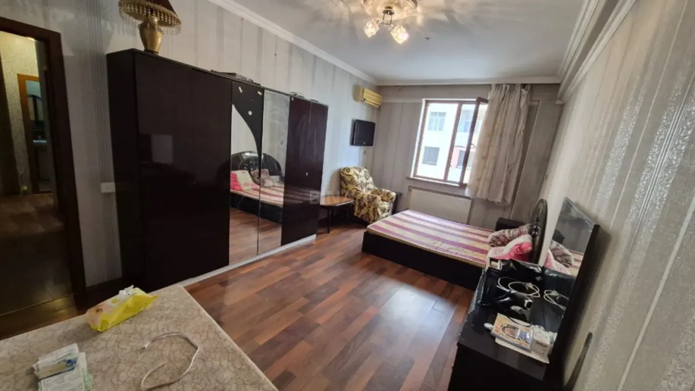Kirayə verilir 2 otaqlı mənzil 75 m²