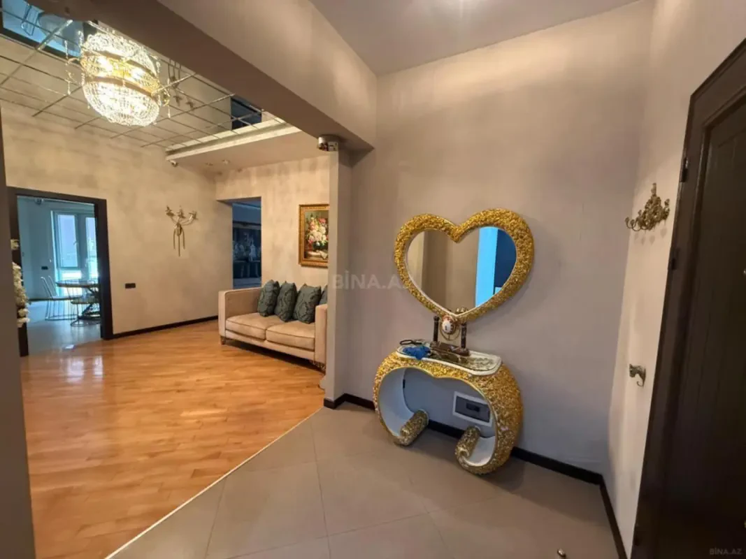 Kirayə verilir 4 otaqlı mənzil 186 m²