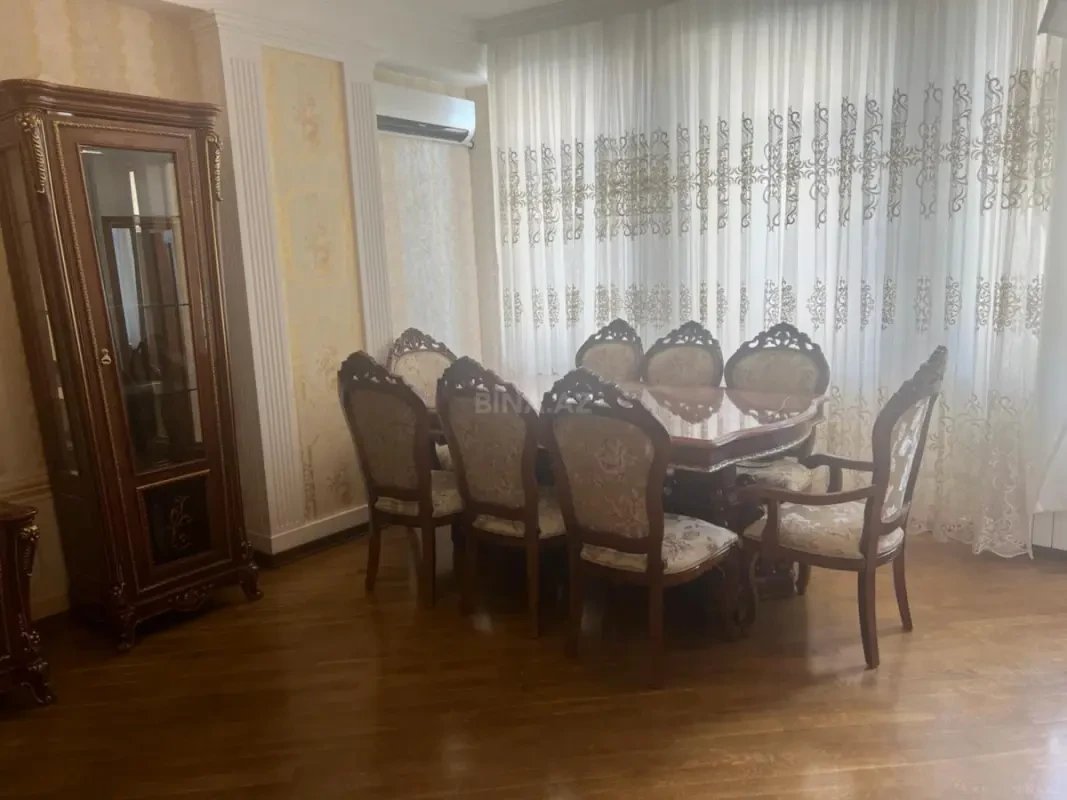 Kirayə verilir 3 otaqlı mənzil 150 m²