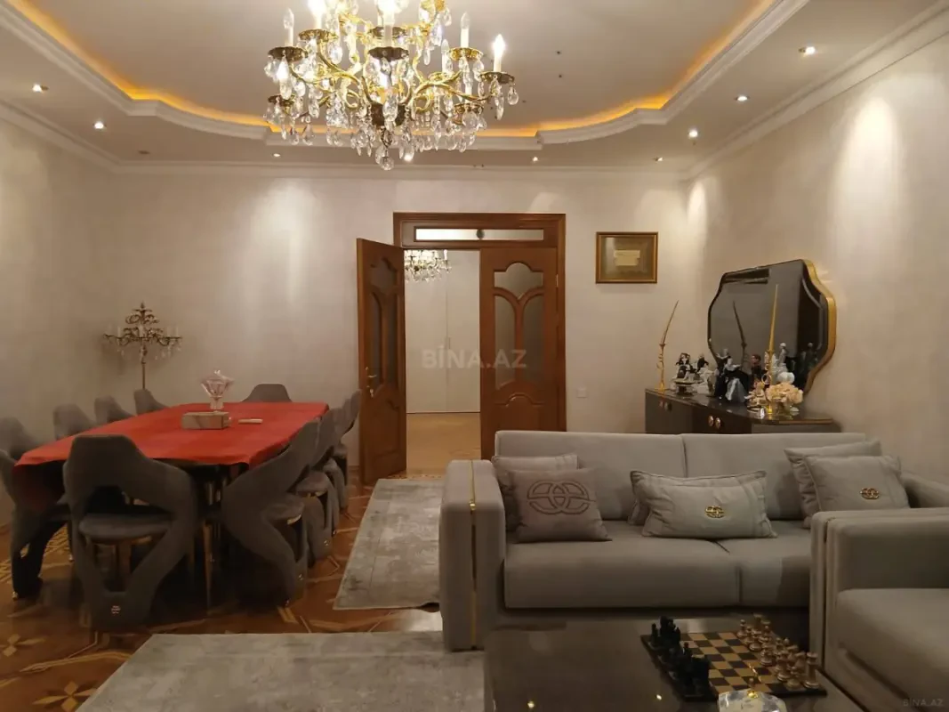 Kirayə verilir 4 otaqlı mənzil 215 m²