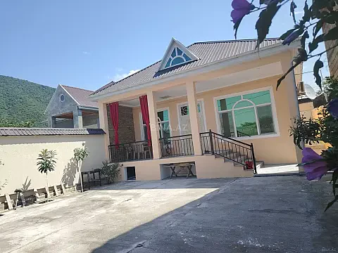 Kirayə verilir 4 otaqlı həyət evi 100 m² — Qax 4 otaq 100.00 m²
