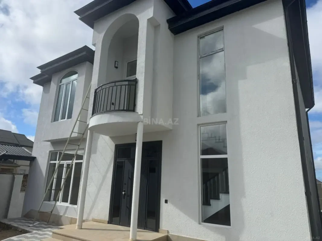 Satılır 5 otaqlı həyət evi 240 m²