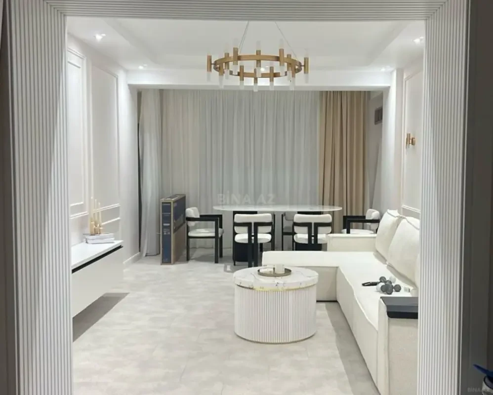 Satılır 4 otaqlı mənzil 175 m²
