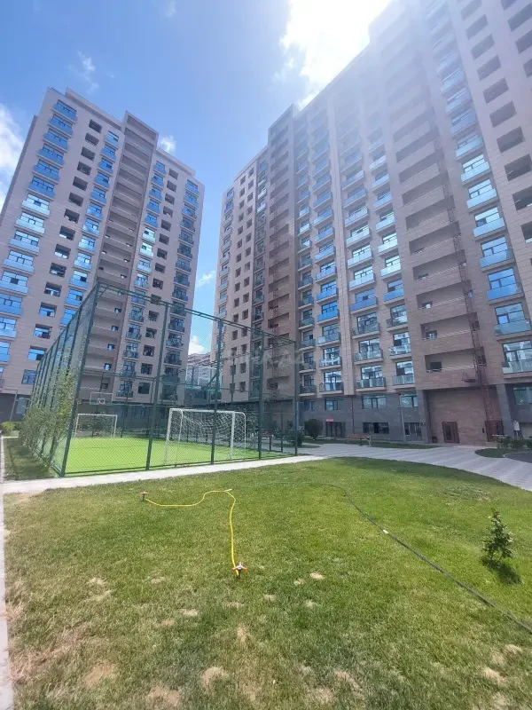 Kirayə verilir 2 otaqlı mənzil 88 m²