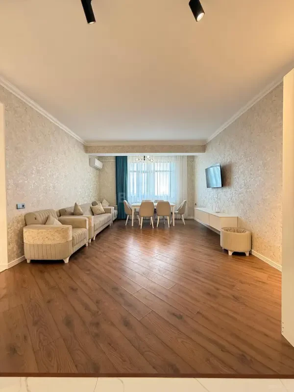 Kirayə verilir 3 otaqlı mənzil 135 m²