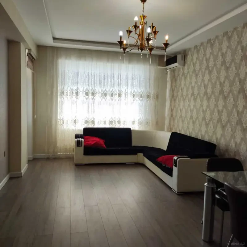 Kirayə verilir 2 otaqlı mənzil 105 m²