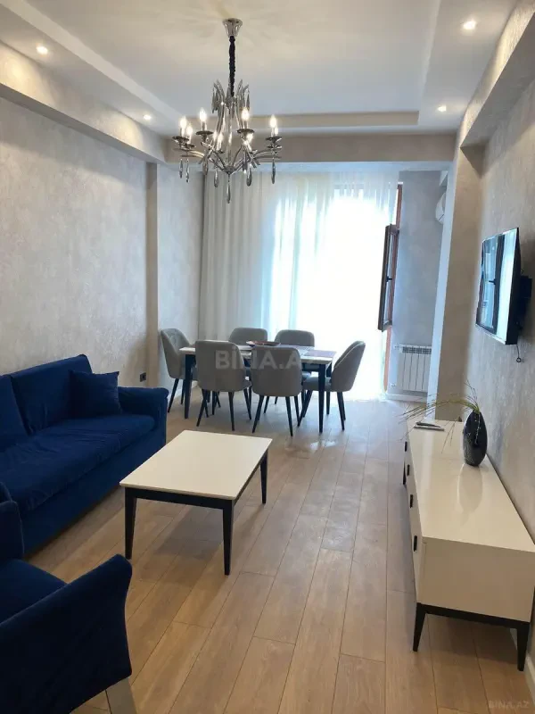 Kirayə verilir 2 otaqlı mənzil 74 m²