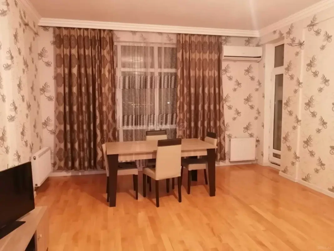 Kirayə verilir 3 otaqlı mənzil 130 m²