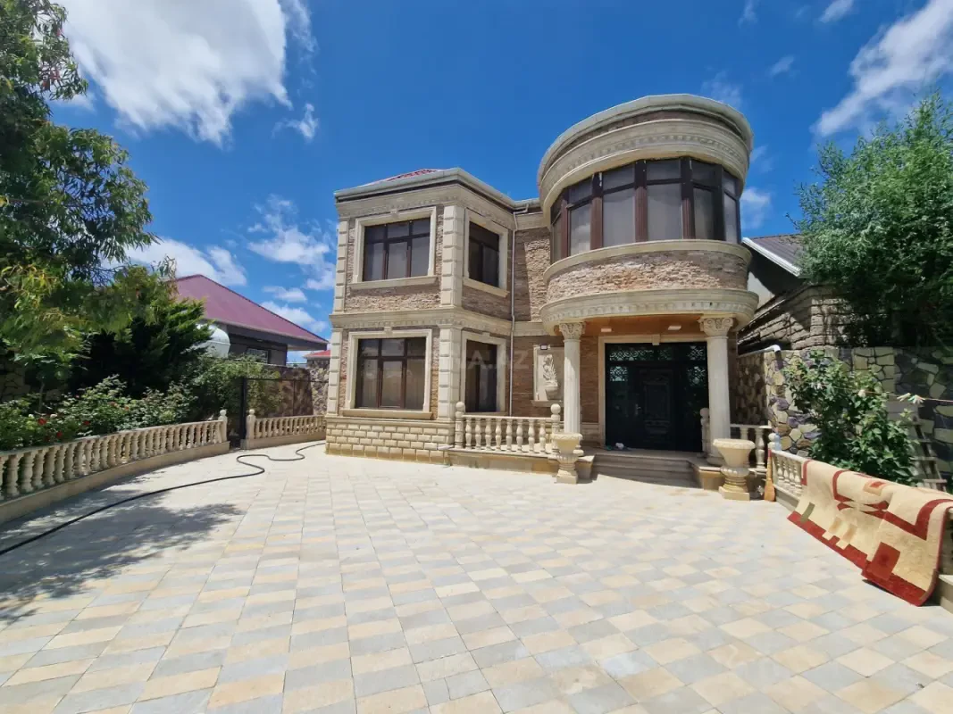 Satılır 6 otaqlı həyət evi 214 m²