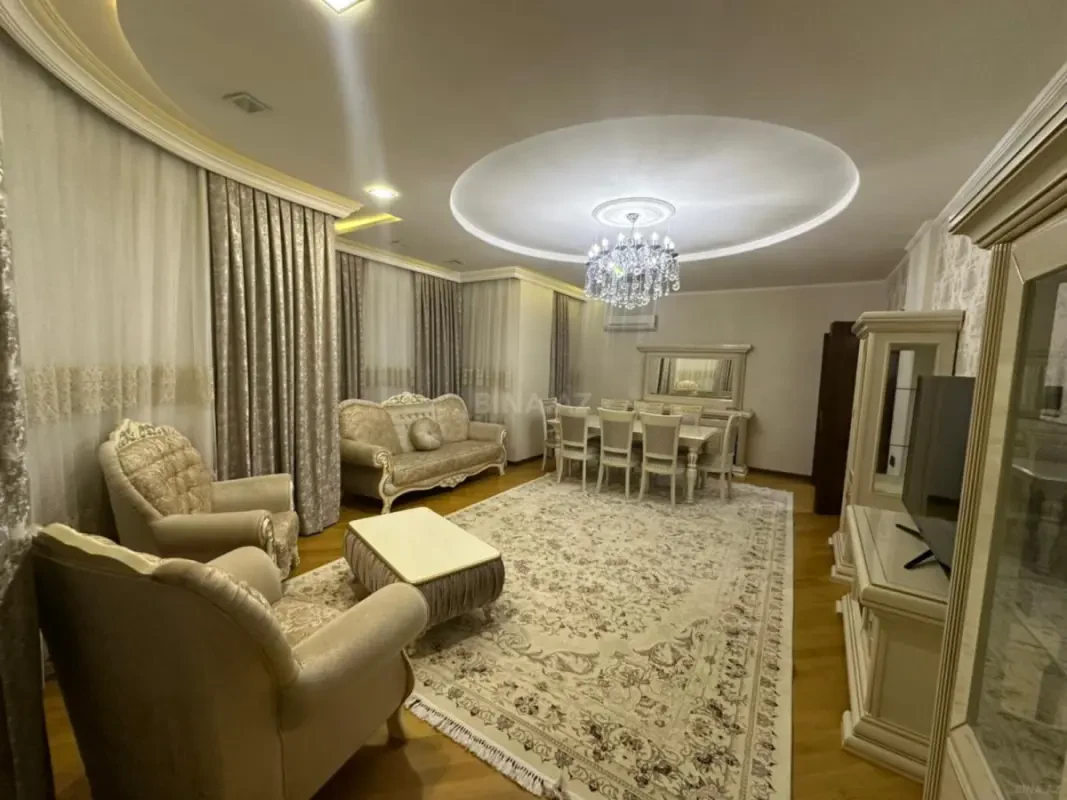 Kirayə verilir 4 otaqlı mənzil 200 m²