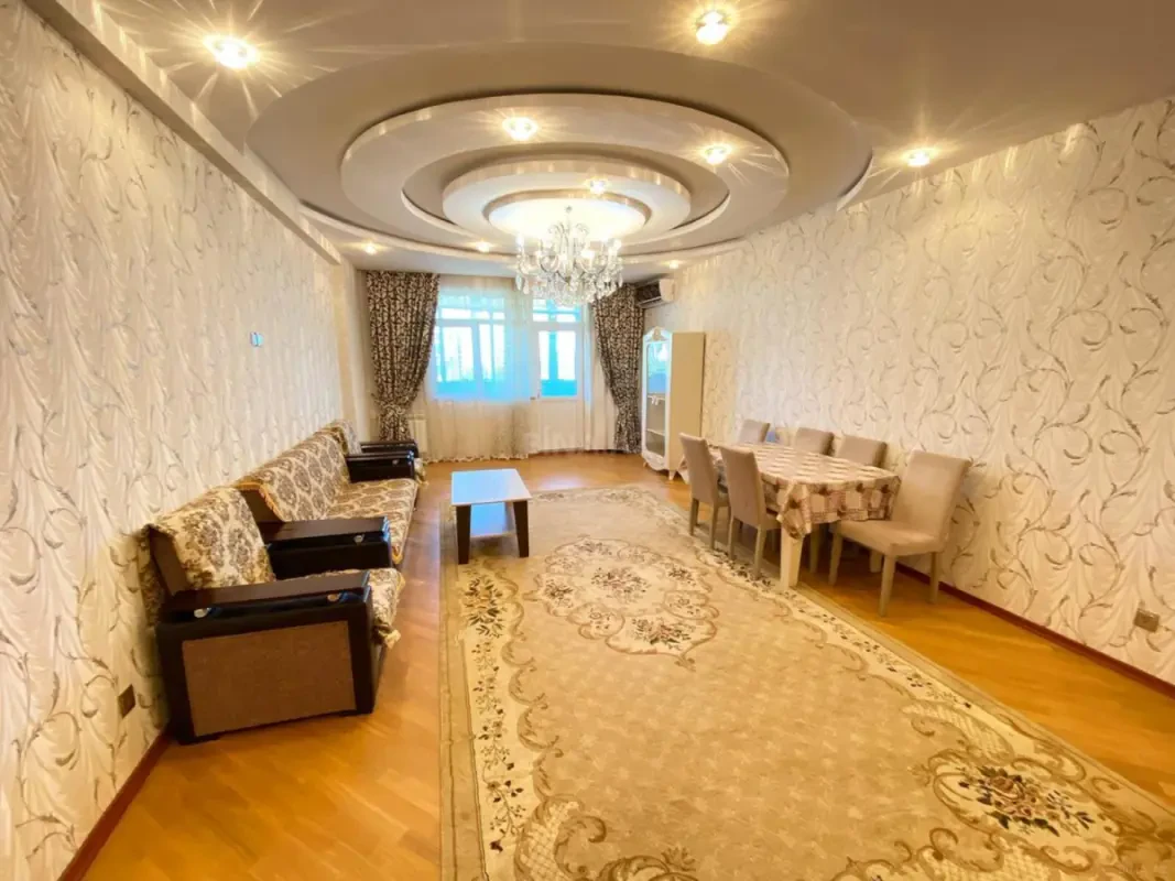 Kirayə verilir 4 otaqlı mənzil 160 m²