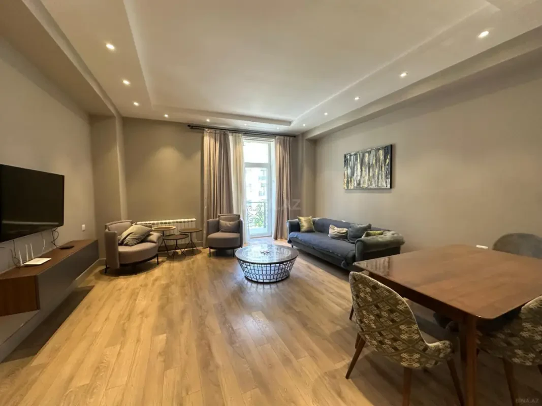 Kirayə verilir 4 otaqlı mənzil 170 m²