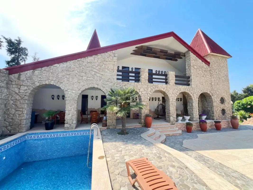 Kirayə verilir 5 otaqlı həyət evi 260 m²
