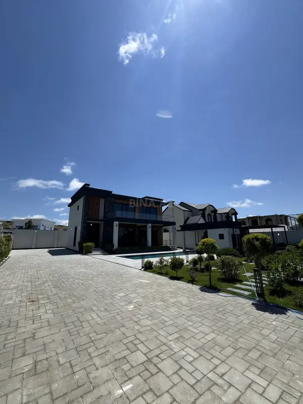 Satılır 5 otaqlı həyət evi 380 m²