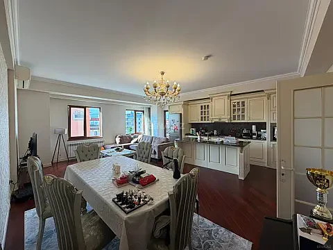 Kirayə verilir 3 otaqlı mənzil 140 m² — Bakı, Nərimanov 3 otaq 140.00 m²