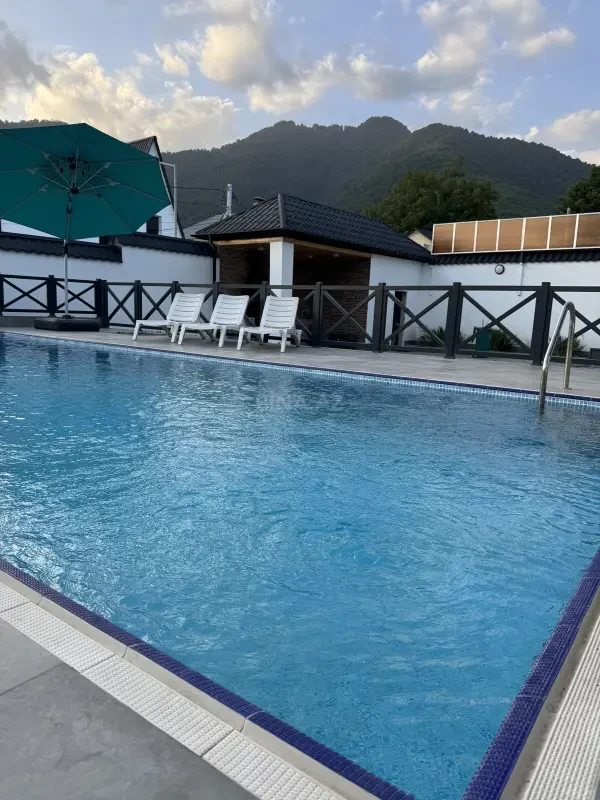 Kirayə verilir 6 otaqlı həyət evi 400 m²