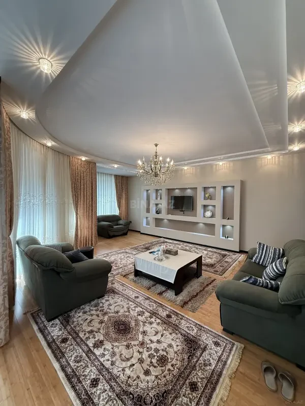 Satılır 3 otaqlı mənzil 155 m²