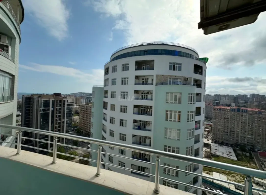 Kirayə verilir 4 otaqlı mənzil 200 m²