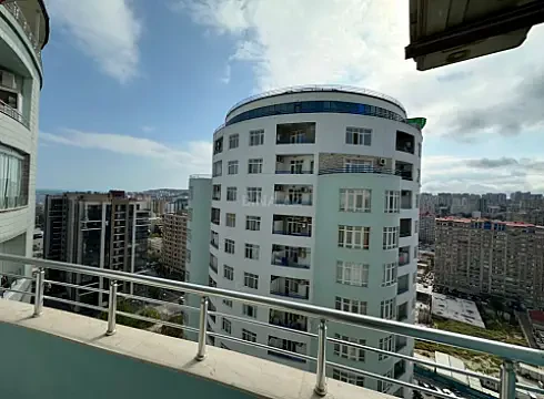 Kirayə verilir 4 otaqlı mənzil 200 m² — Bakı 4 otaq 200.00 m²