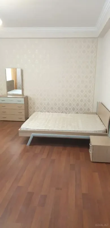 Kirayə verilir 3 otaqlı mənzil 130 m²