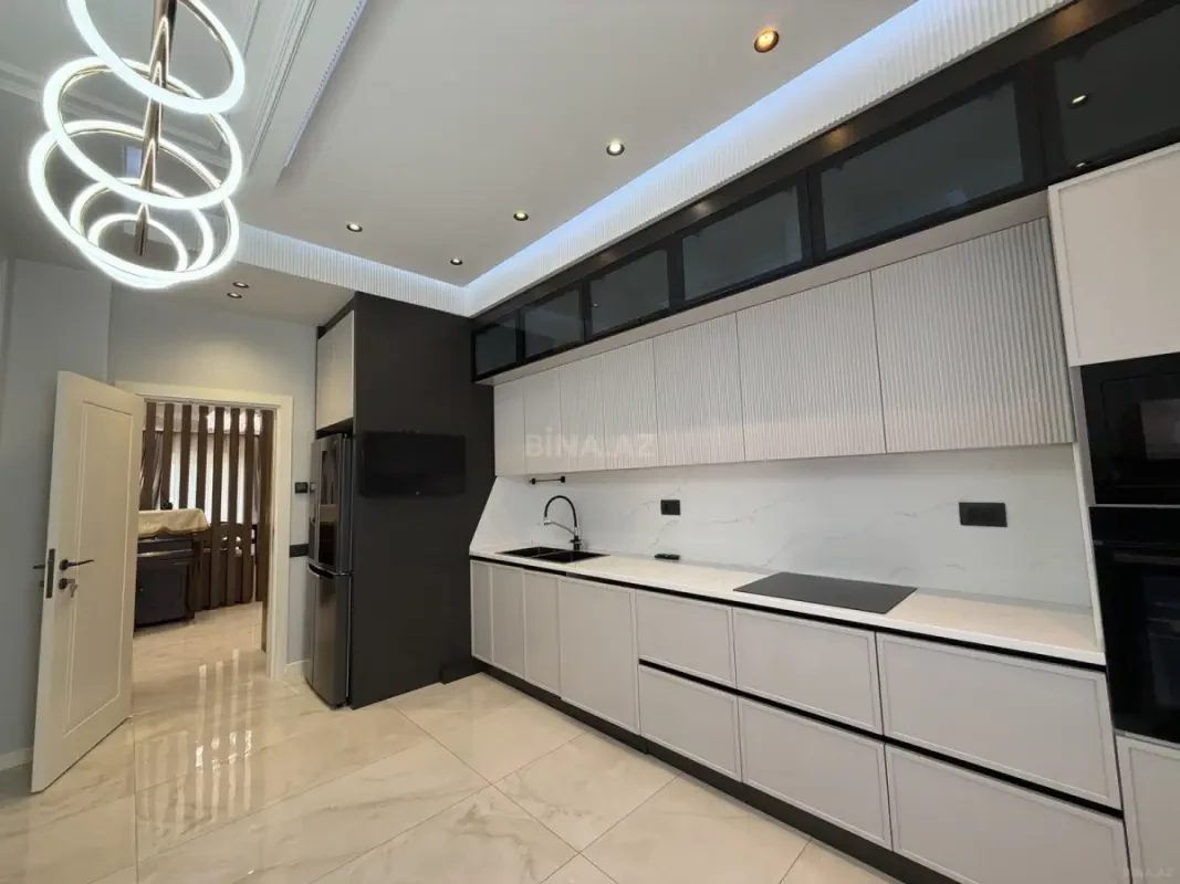Satılır 4 otaqlı mənzil 145 m²